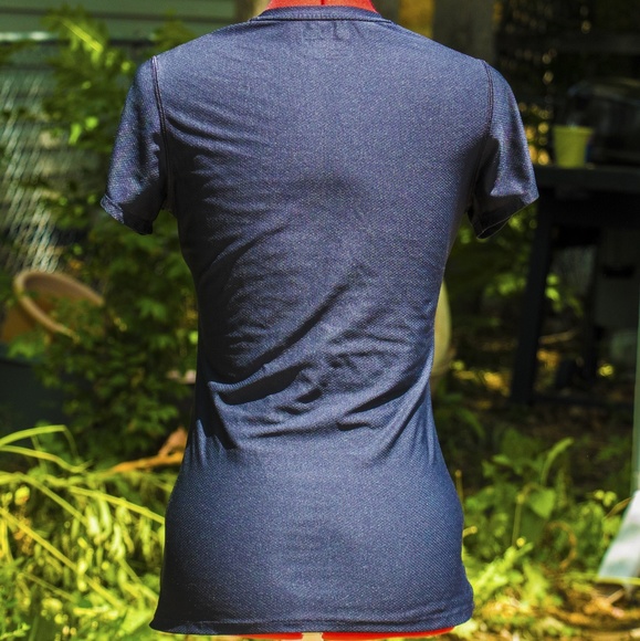 Under Armour heatgear top - Picture 3 of 6